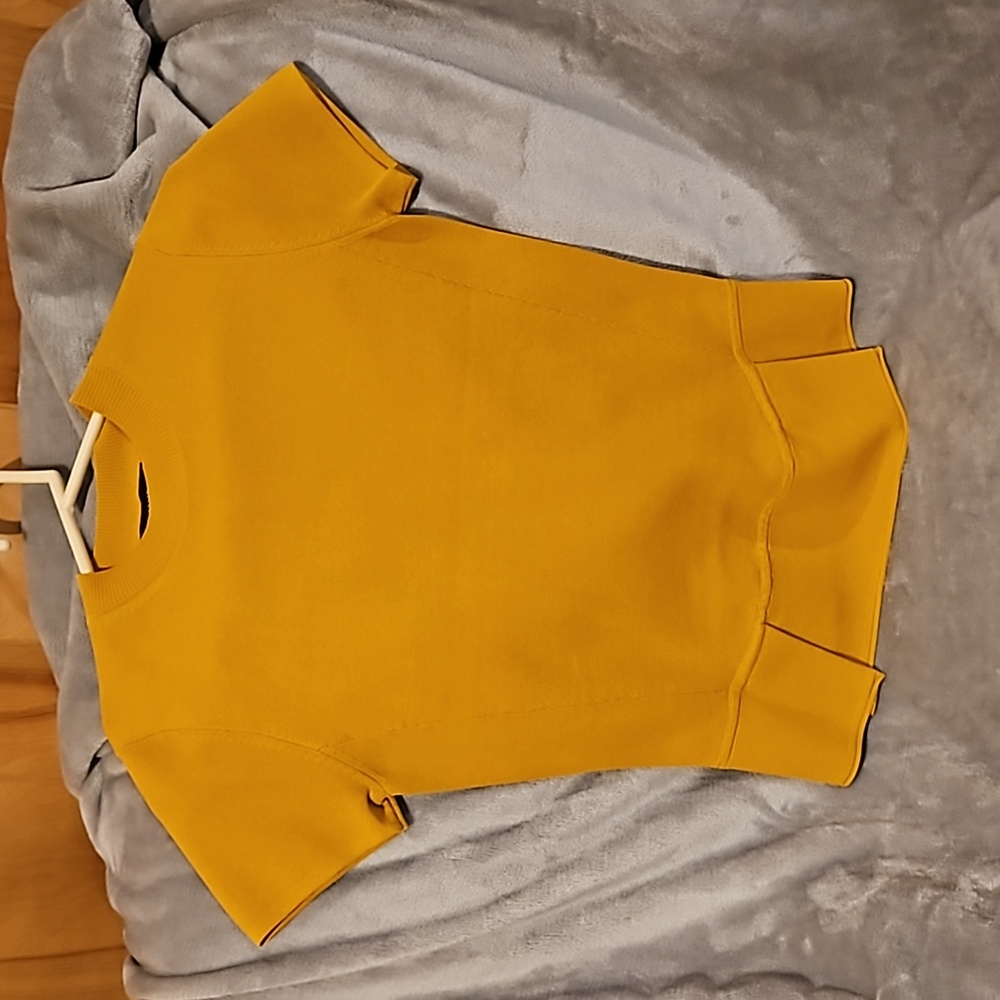 FABULOUS mustard top by Roman size  S/M